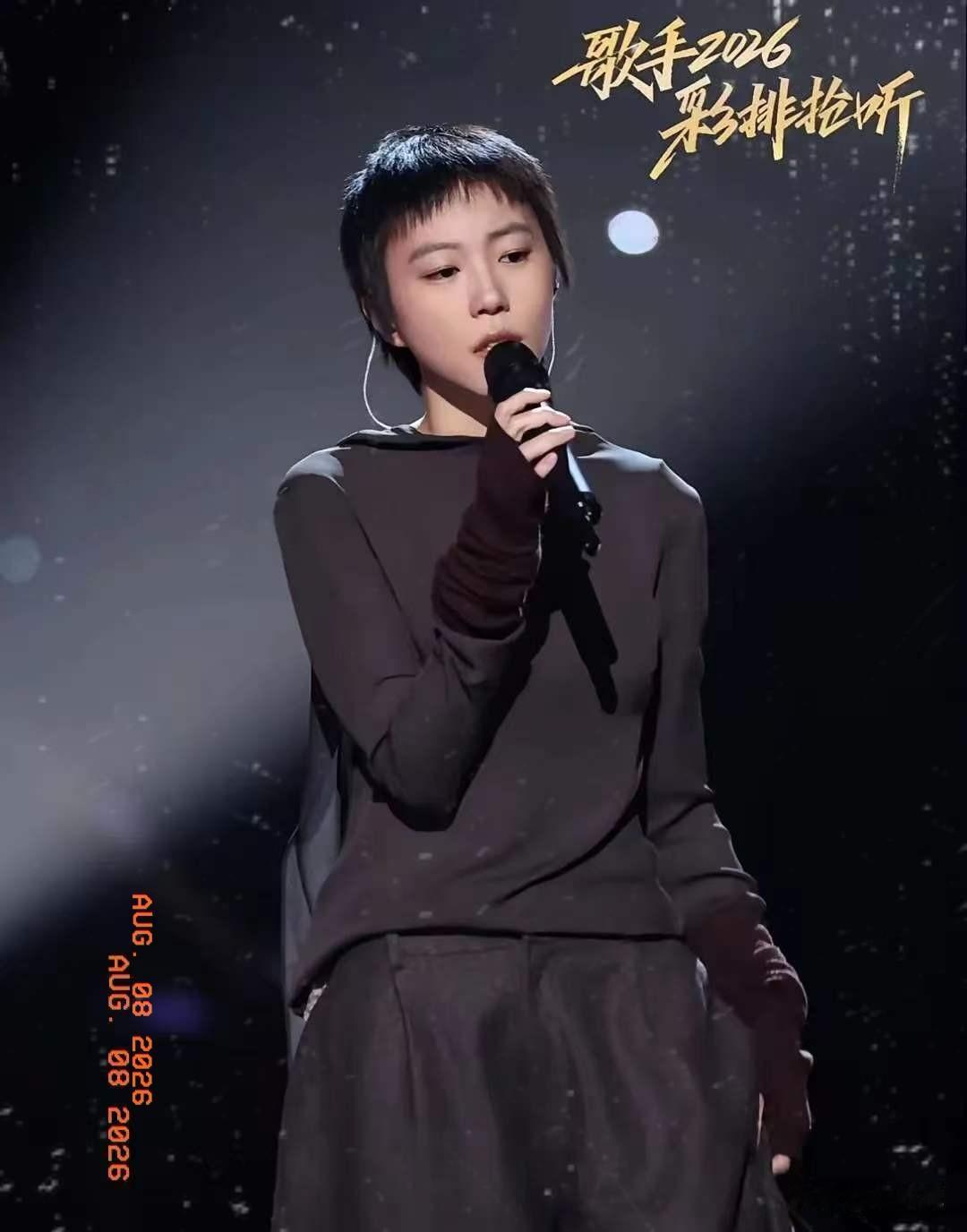 万妮达请吴碧霞，我忍了，胡彦斌请韩磊，我也忍了，但没想到的是，窦靖童的帮唱嘉