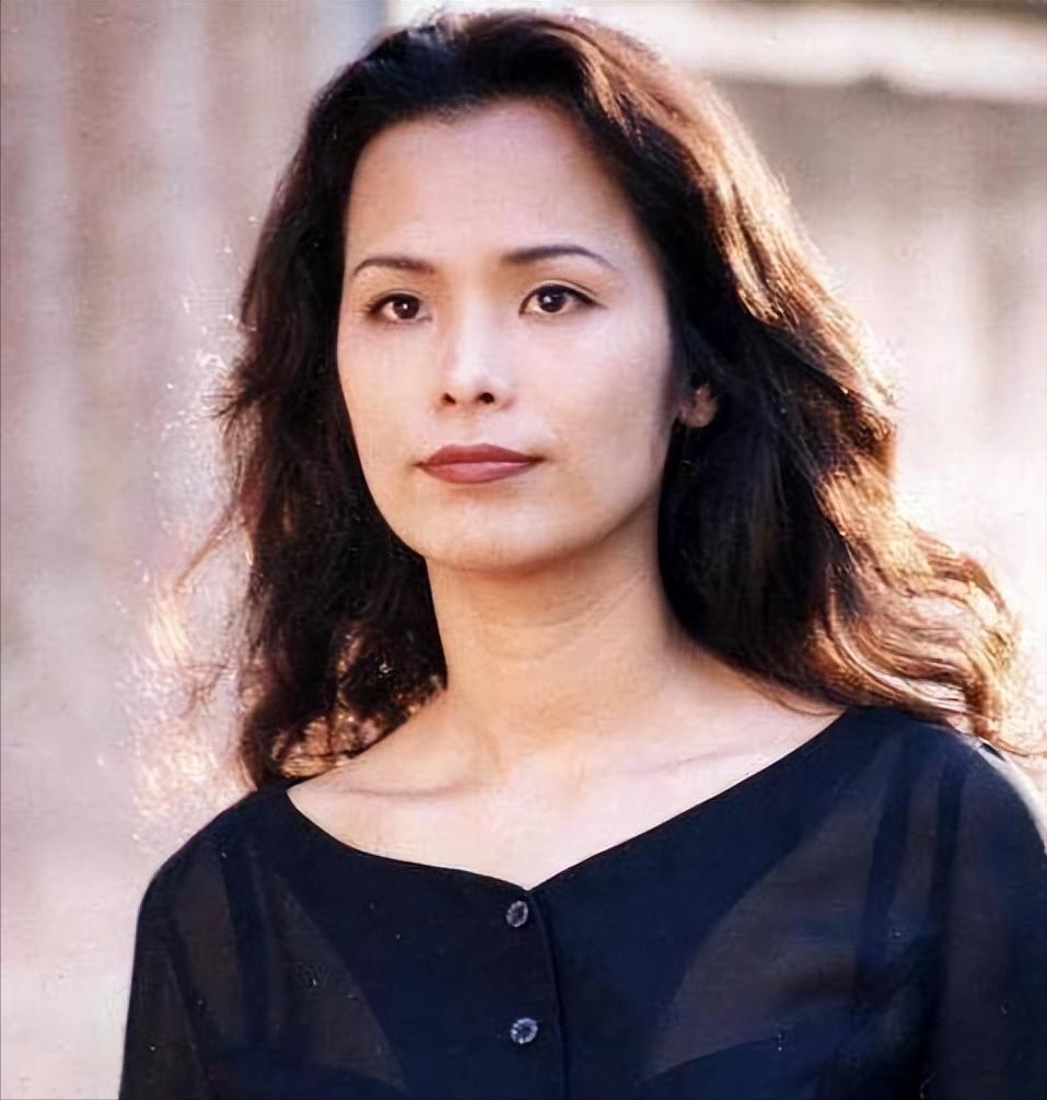 2003年，韦唯在开车下坡时，发现刹车失灵，差点车毁人亡，修车师傅检查后告诉她:
