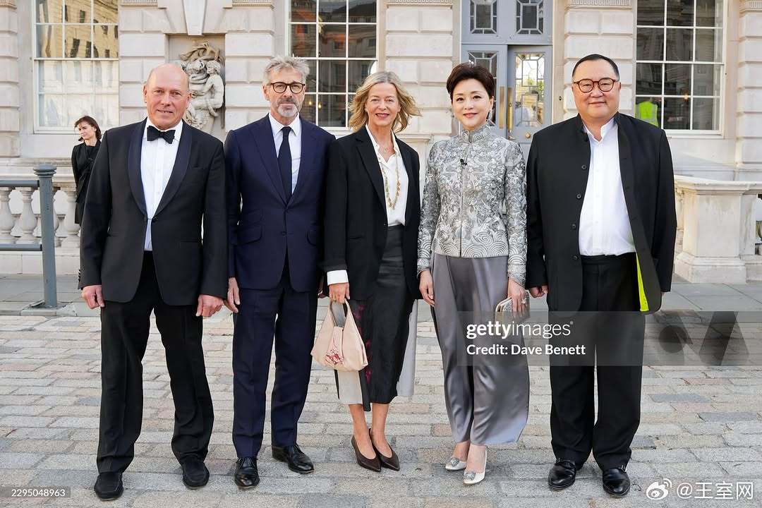 英国王室🇬🇧🇨🇳9月17日，安妮公主的儿子儿媳彼得·菲利普斯和哈丽特、
