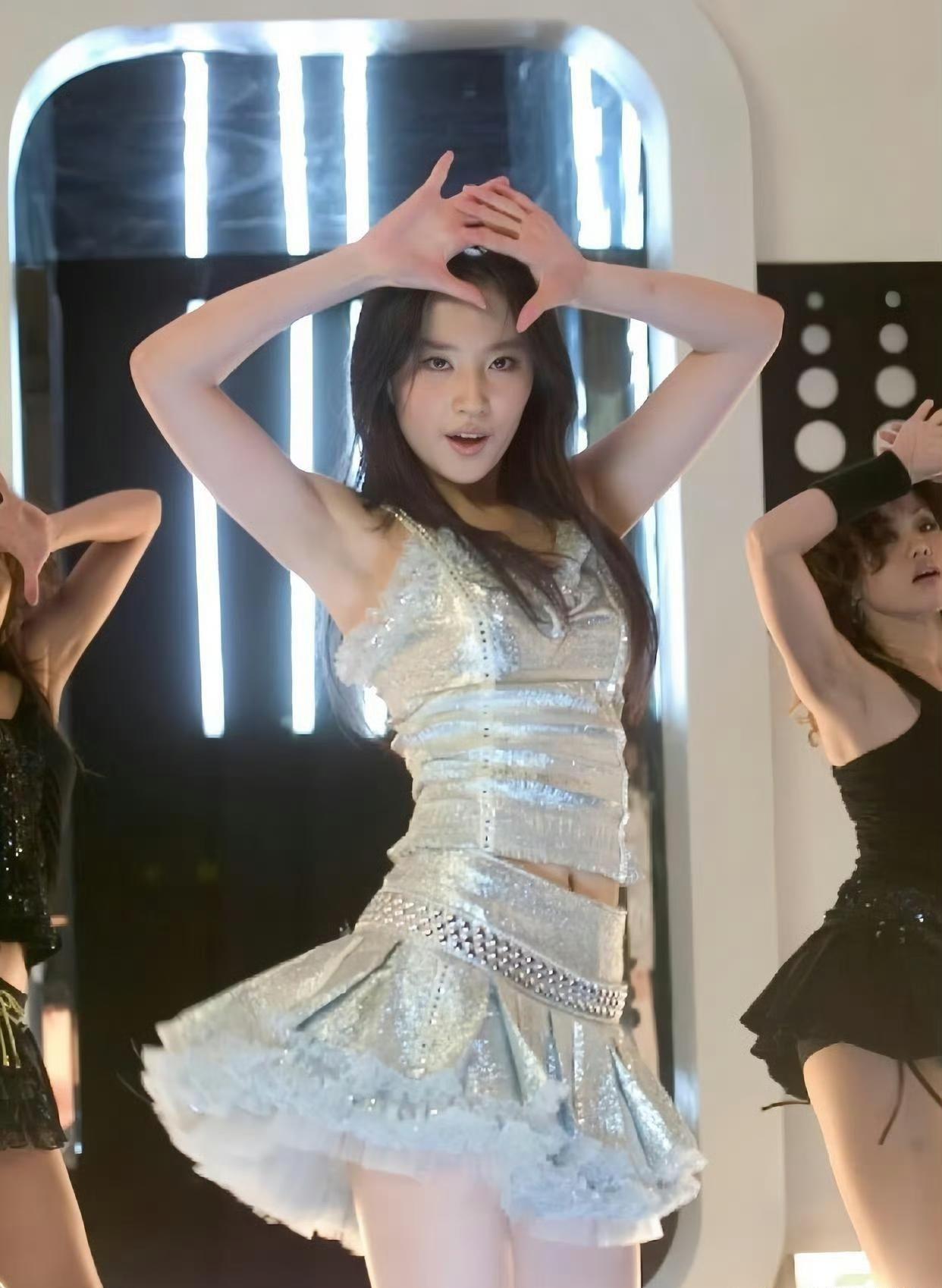 刘亦菲这组图到底是啥时候的哇？每一帧都美到没话说都！