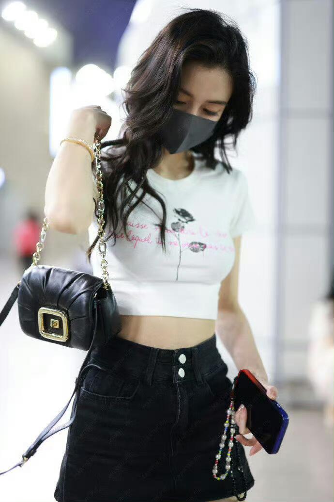 Angelababyx机场穿搭名场面