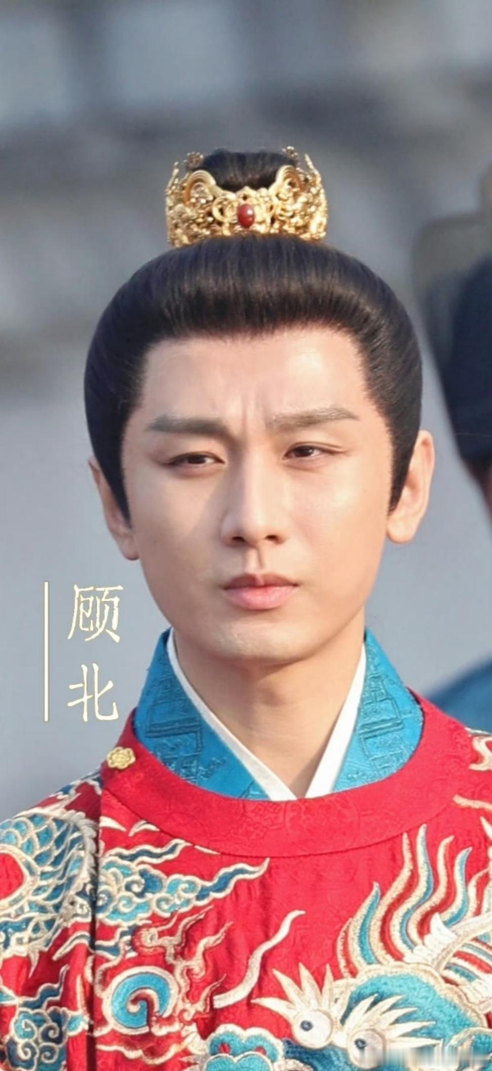 成毅在紫禁城指点江山酵脸窄额自带内廷那股子阴恻恻的劲儿，还yx在紫禁城里指点江山