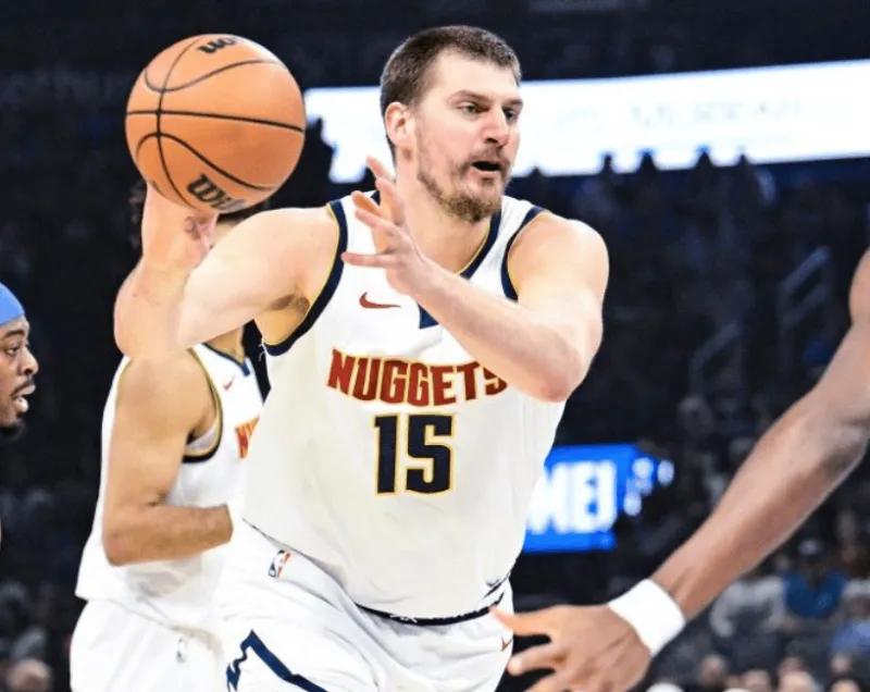 历史上单赛季1000分500篮板500助攻次数：1、詹姆斯——13个赛季2、