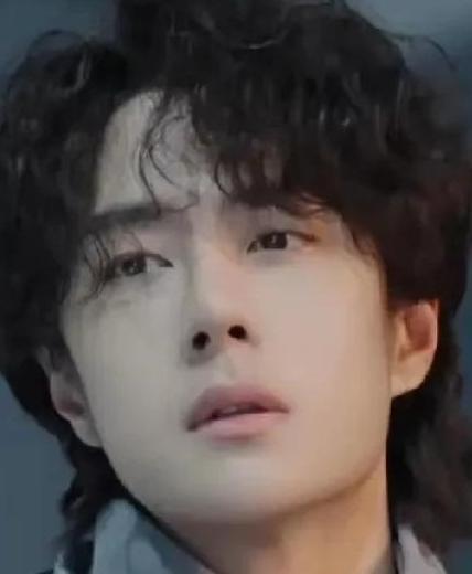 2026年4月，王一博首轮季前测试落幕，其工作室@YIBO-OFFICIAL