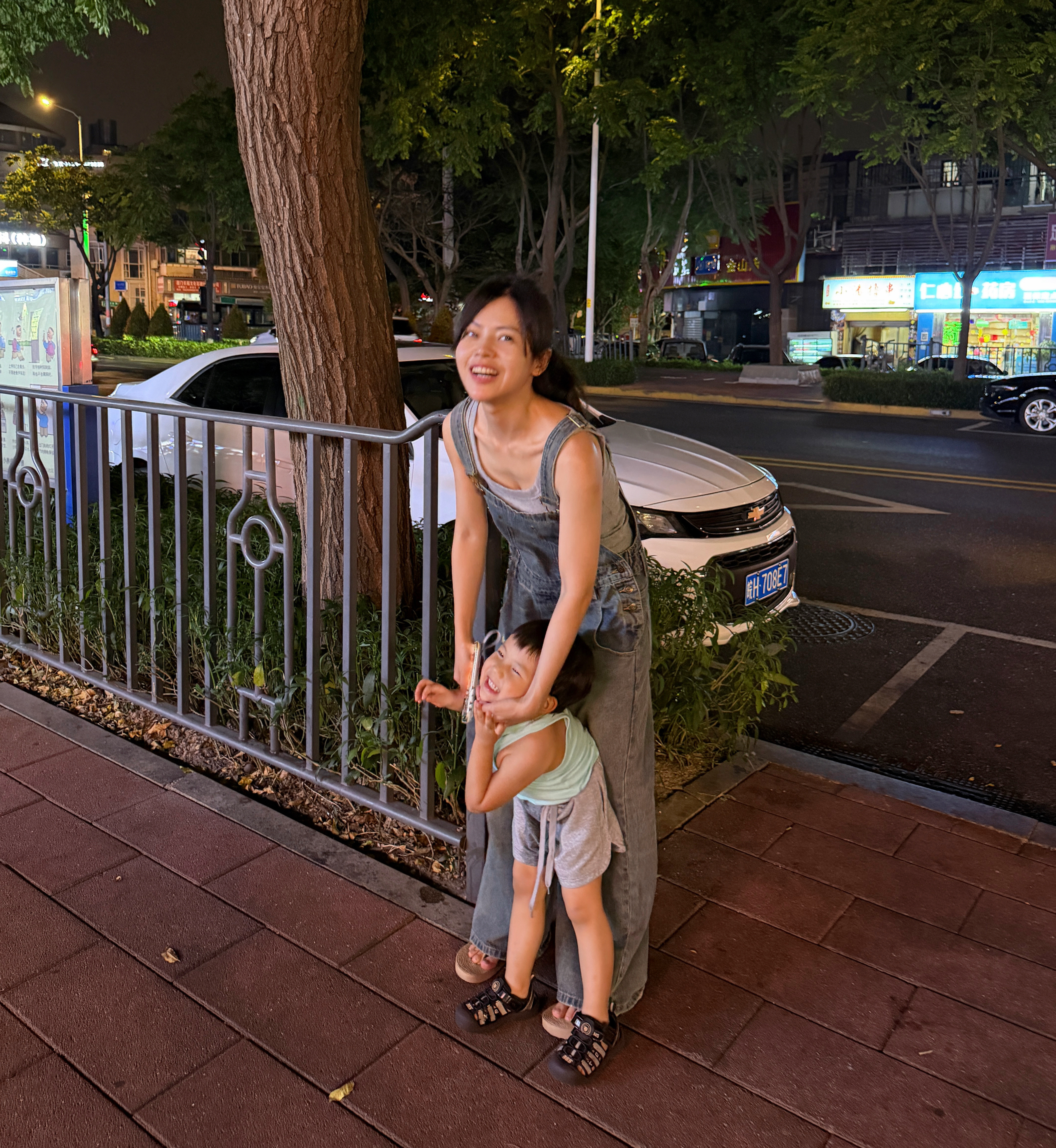 难得的合照。就是没带裤子给他换。😡​​​