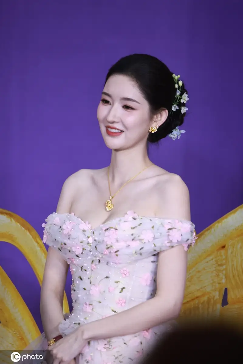 王玉雯出席莱绅通灵活动