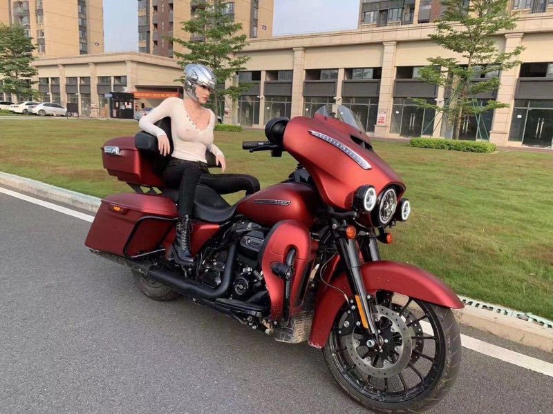 搞笑内涵图这辆车的配置很高啊，什么人才配骑这样的车