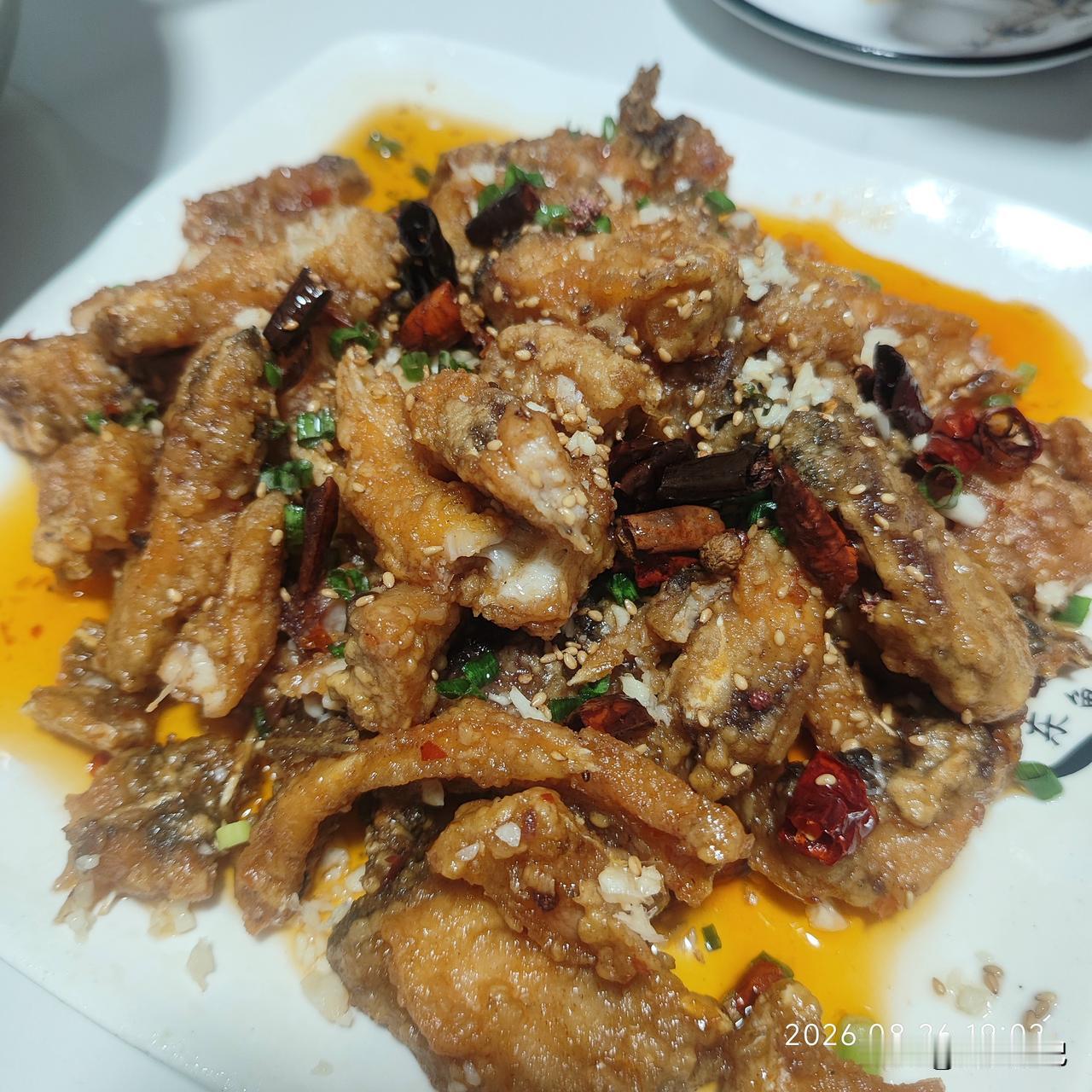 前两天朋友问我这个问题。我想都没想。脱口而出“当然选漂亮啊”。朋友瞪大眼