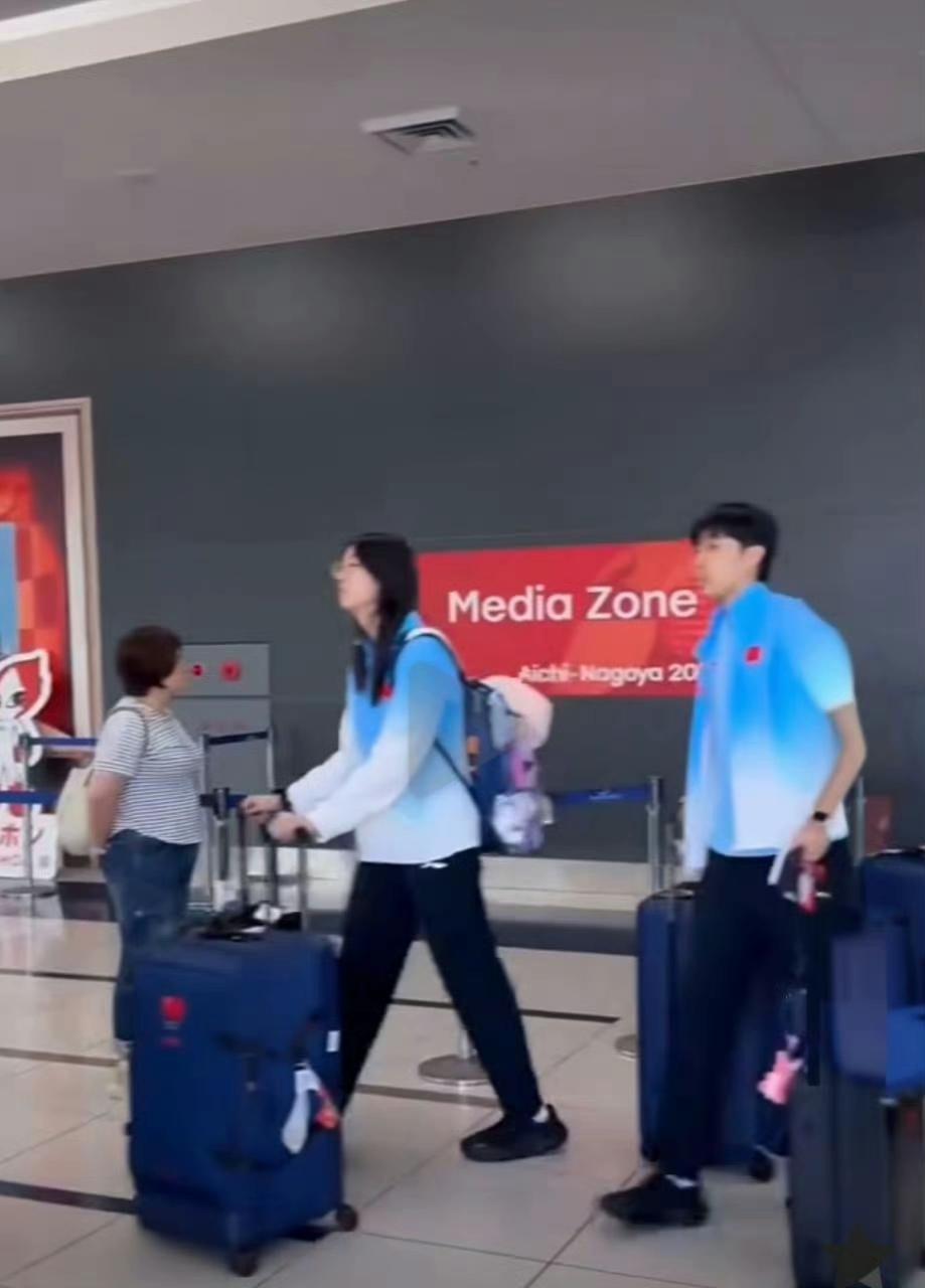 出征名古屋！中国女排抵达日本，开启2026亚运会卫冕征程。昨天，中国女排全