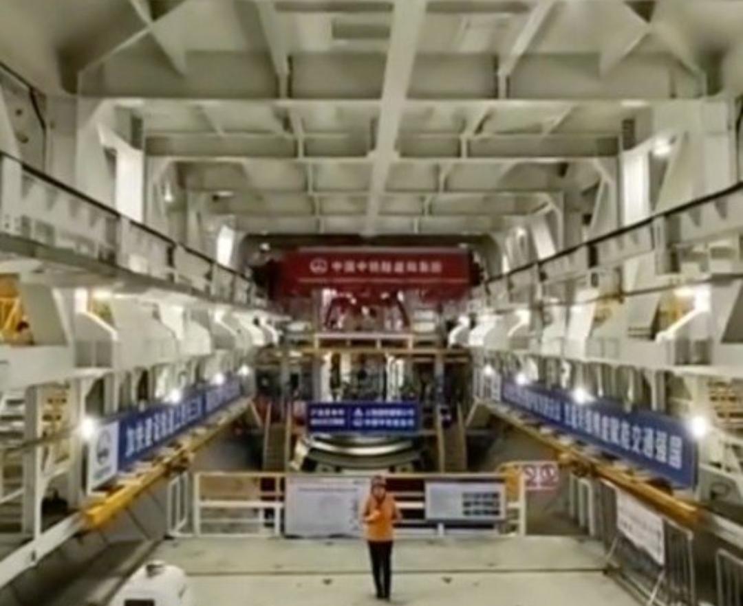 中国将在长江水下开高铁！350公里不减速，太震撼了你敢信吗？高铁要在长江水