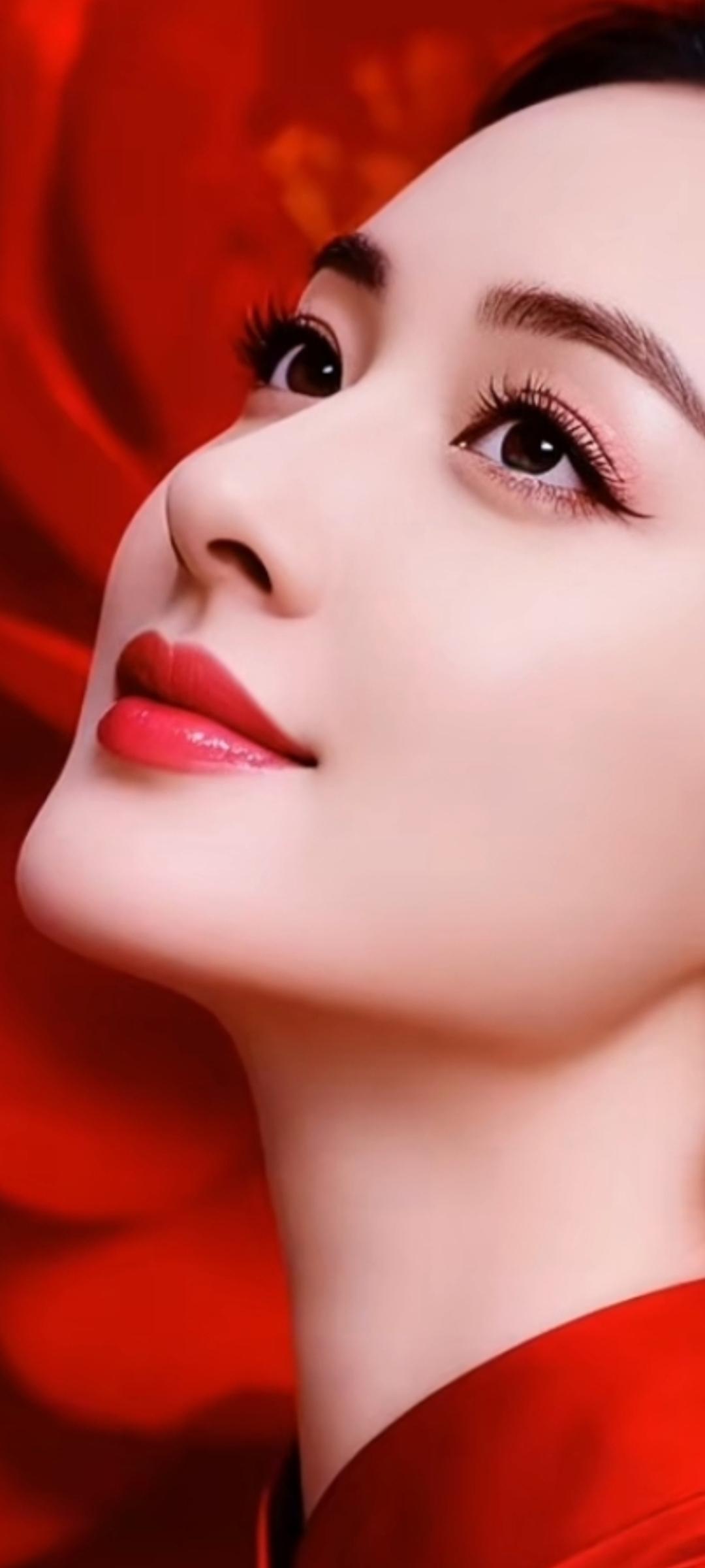 惊艳的东方美人，红衣飘逸，气质非凡