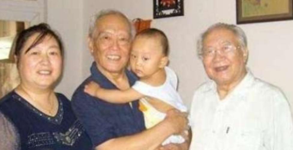 2004年，季羡林69岁的儿子季承因与妻子感情不和离婚，娶了比自己小40岁的保姆