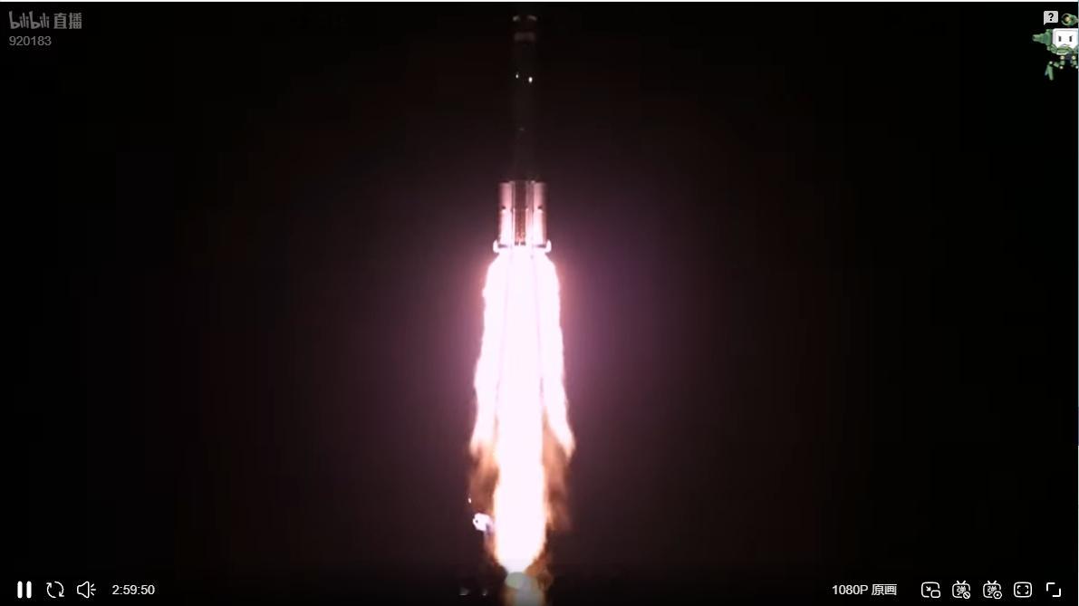 神21入轨后约3.5小时后到空间站宇航员带着鼠鼠上天了,整流罩已抛,要不了多久