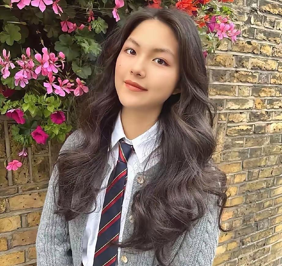 王诗龄就是面相玄学的一个很好例子。明明只有15岁，却透着一股贵气，一看就是含着金