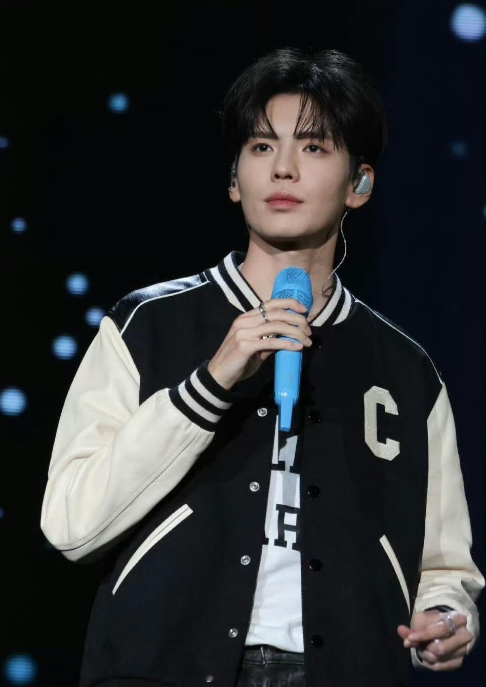 毕雯珺柯淳无精修滤镜生图对比，怎么说？