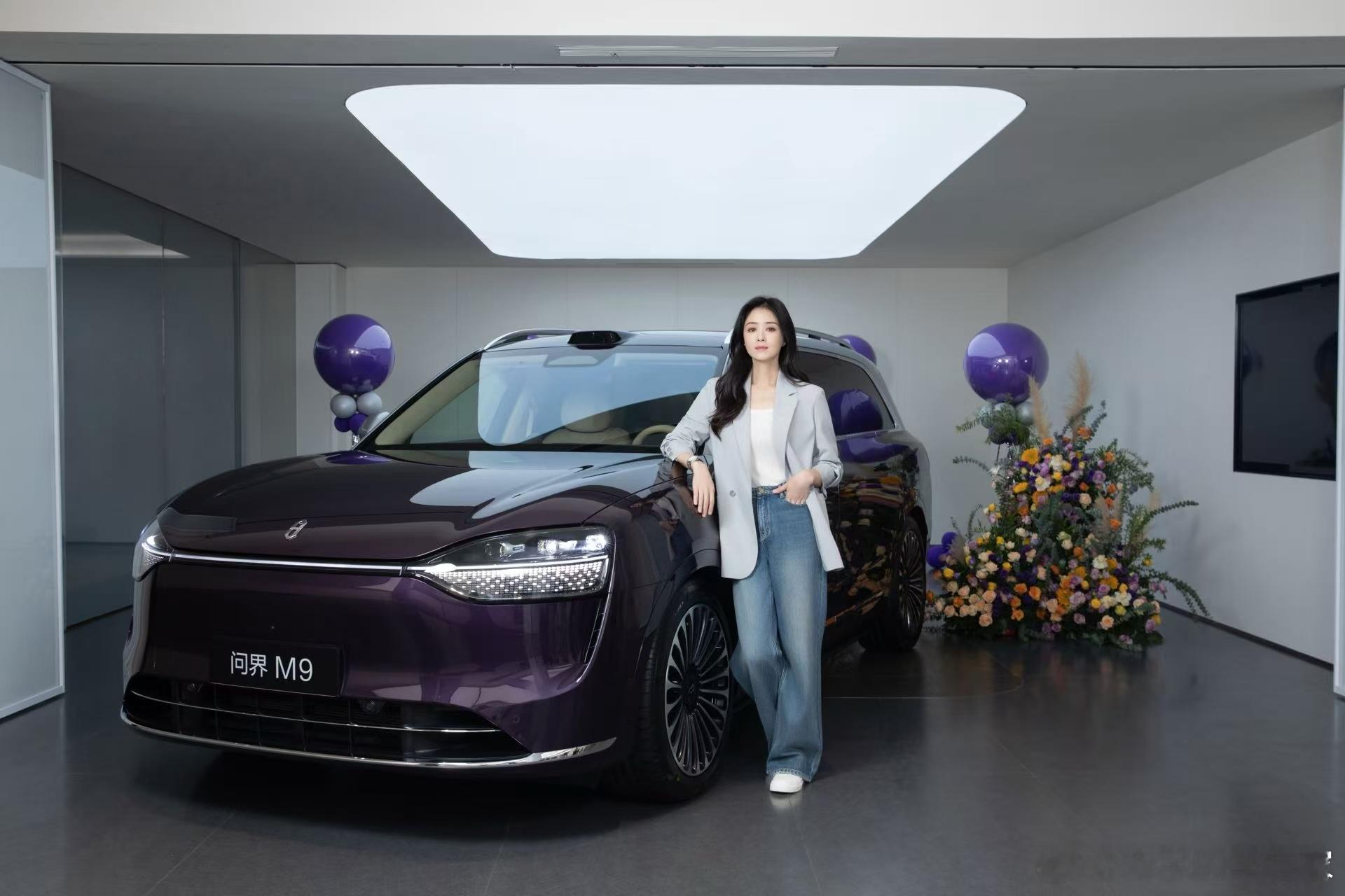 问界M9银境紫车主蒋欣问界M9最近快成明星圈标配了，蒋欣、黄渤、胡兵人手一台。