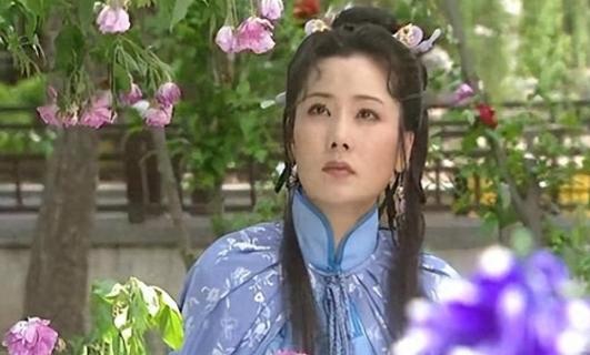 1634年，26岁的寡妇海兰珠嫁给了自己42岁的亲姑父皇太极，新婚夜，她紧张的浑