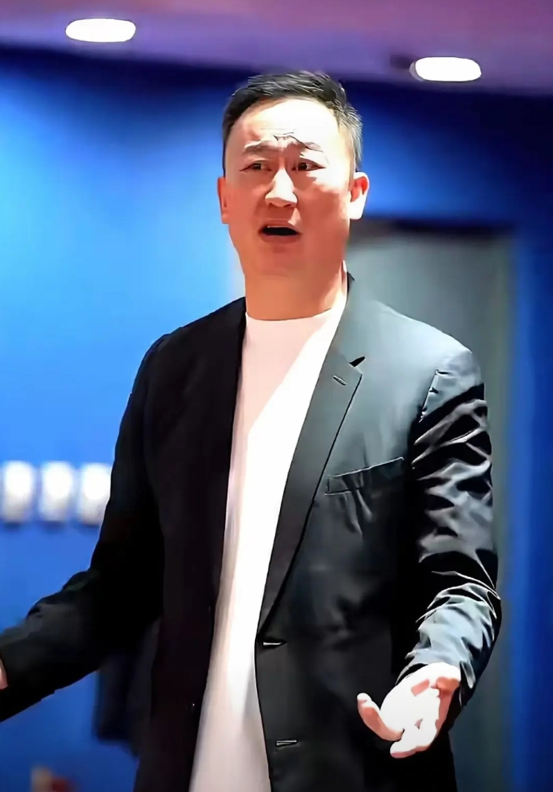 同样四连败，刘维伟比潘江要危险多了！现在的青岛和山西状况都很糟糕，青岛12胜8