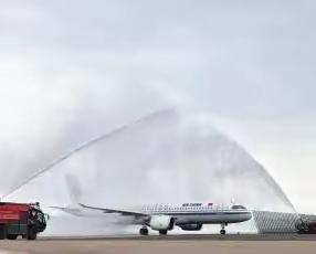 2架C919和1架C909公务机现身迪拜航展，展示中国高端制造成果3架中国制