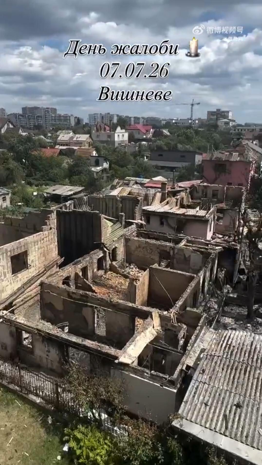 乌克兰基辅州维什涅韦市的弹药库被俄军击中后发生猛烈的殉爆，威力之大骇人听闻，将这