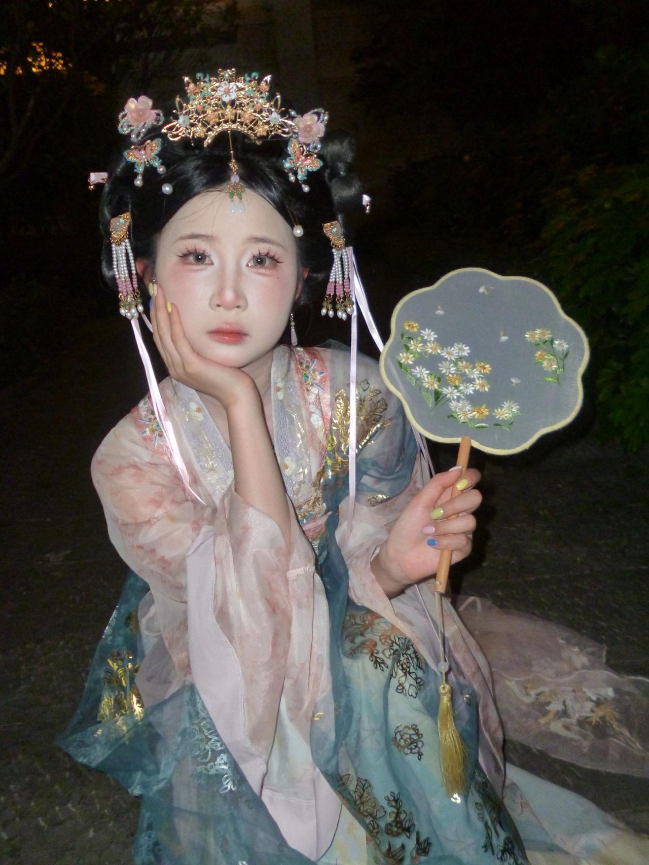 黑夜无风的夜晚，随手拍几张古装汉服古风摄影古风美人