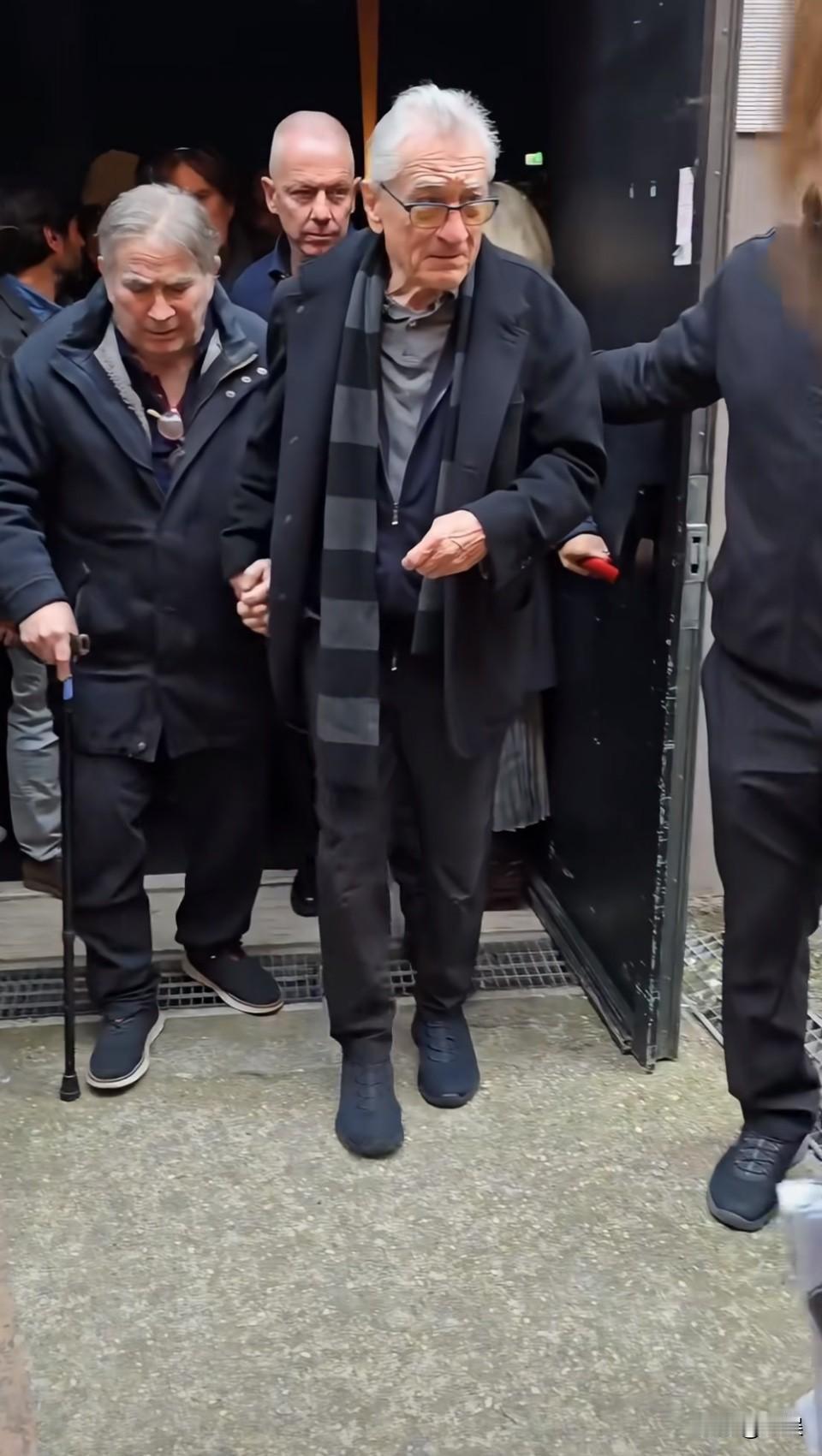 罗伯特徳尼罗近日直拍，经典老星他的经典片子可太多了，教父里面太帅了，一出场就