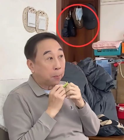 网传：冯巩住在100多平米的小房子里？​姜昆在美国唱歌风波刚过，就有人晒冯巩住