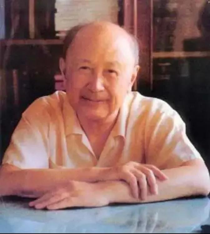 1956年，钱学森来找聂荣臻汇报工作，聂荣臻看到他从一辆蓝色轿车上下来，就问秘书