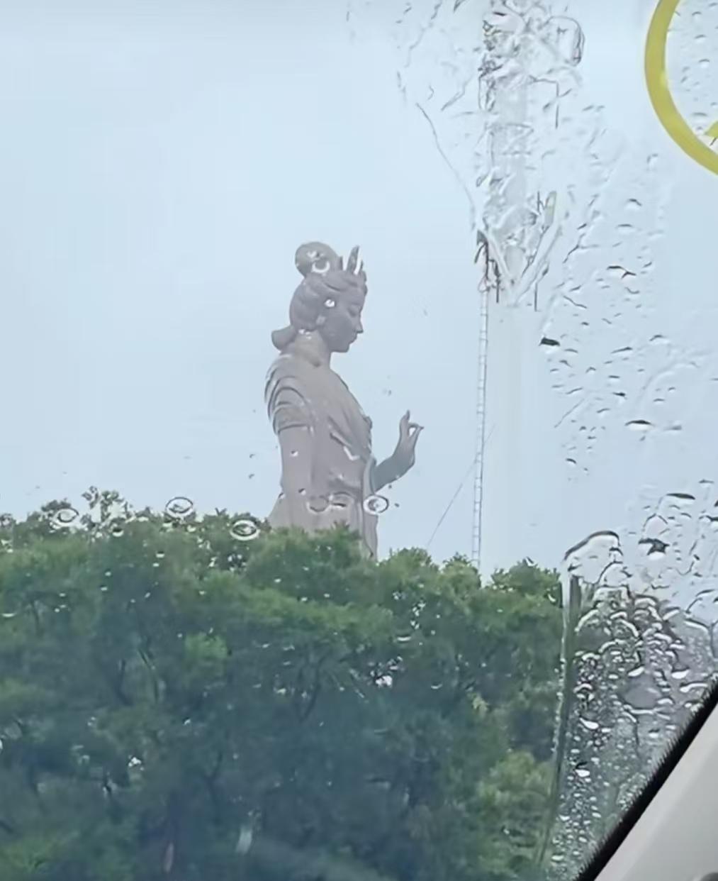 原来是这样的萧敬腾，娱乐圈里唯一做到这件事的明星，太让人震惊了。不是他到哪，哪