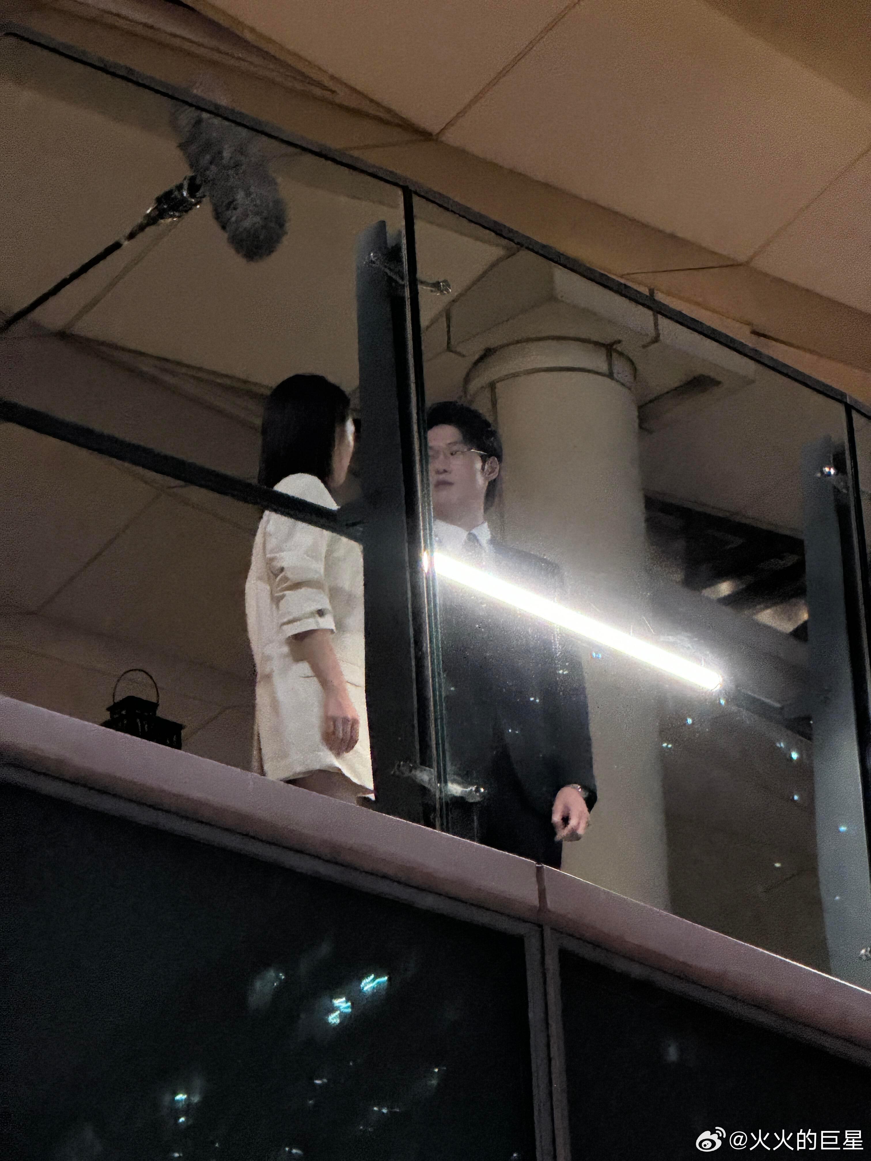 赵今麦魏大勋无可替代搂肩抱求所有的高干文本都砸向两位​​​
