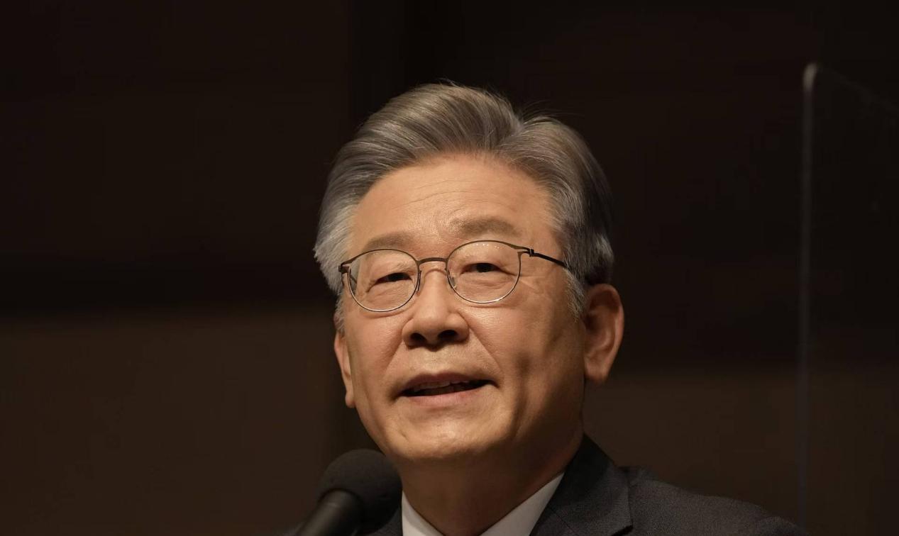 9.3阅兵在即，中方突然派人祭奠韩国前总统，李在明的反应很强烈。我国的阅兵仪式即