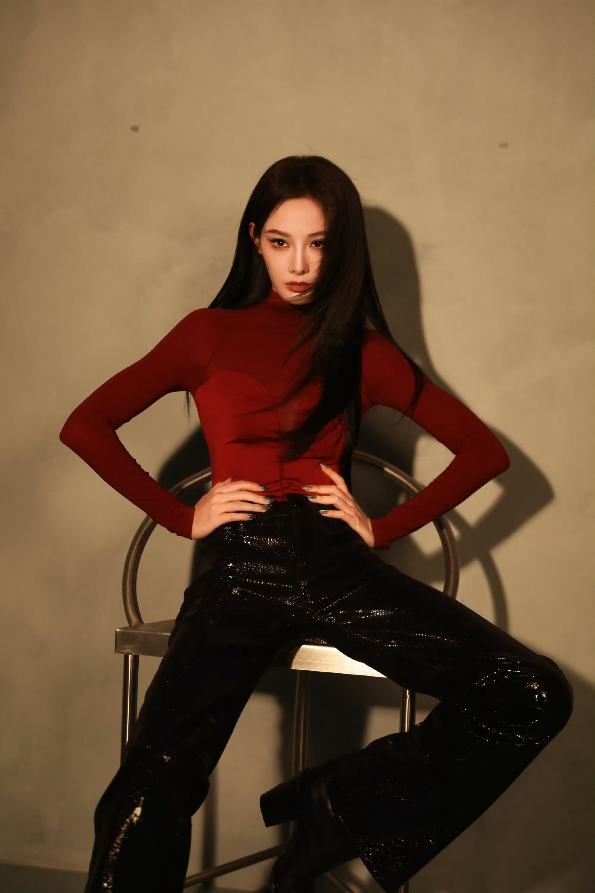 彭小苒这腰这腿这脸我又行了！好复古好摩登的大片