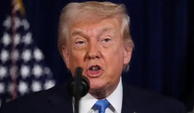 特朗普这回玩的确实绝，甚至可以说是开创了美国政治史上的一个“奇观”：一位现任总统