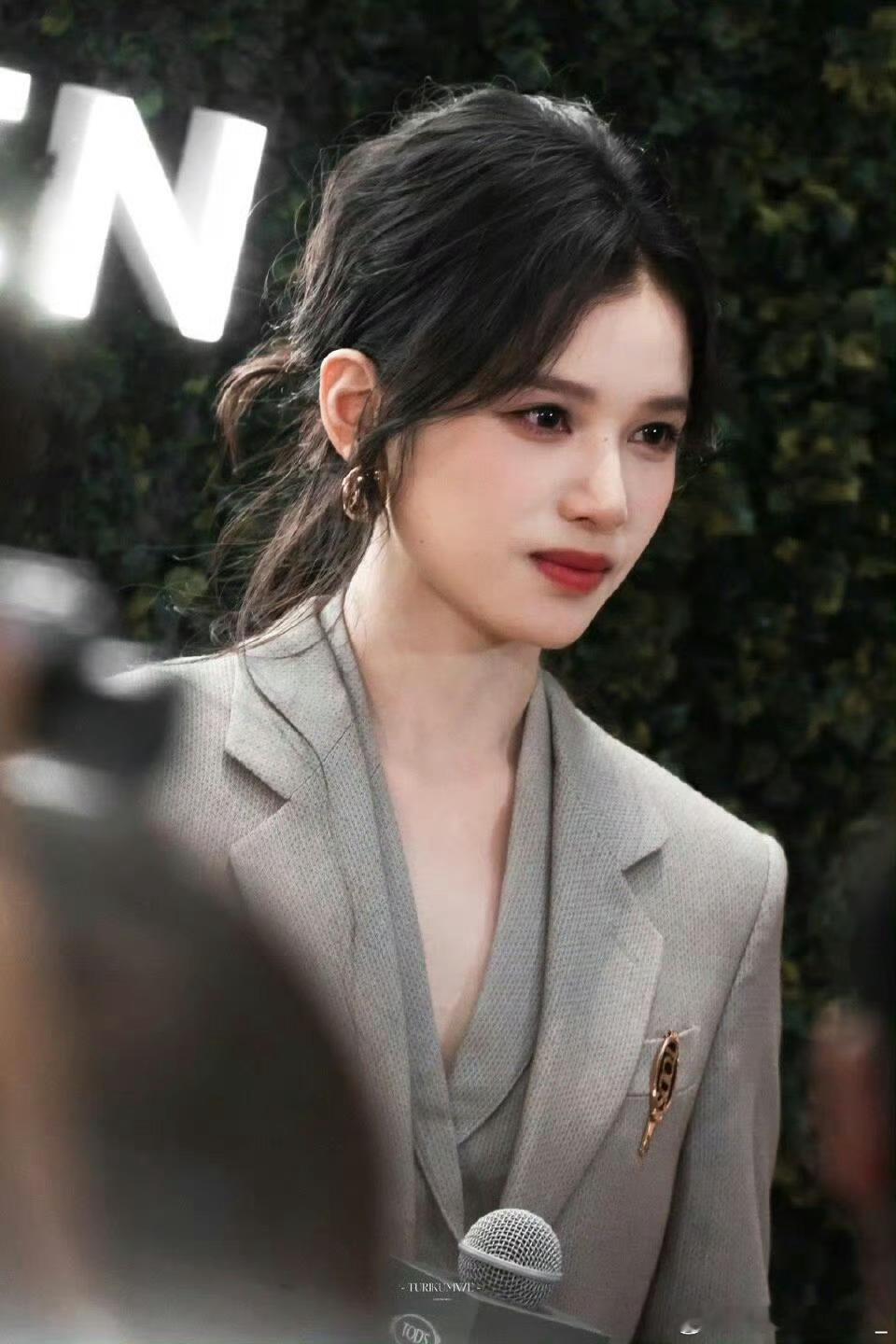 张婧仪骨相真的好，出场即神图[无奈摊手]大美女就是这样张婧仪站姐审美​​​
