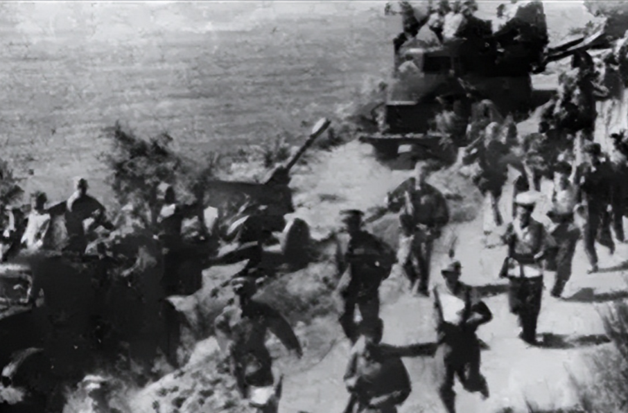 1949年，洞庭湖上土匪横行，他们把受害人洗劫一空以后，就用绳子捆起来，扔进湖里