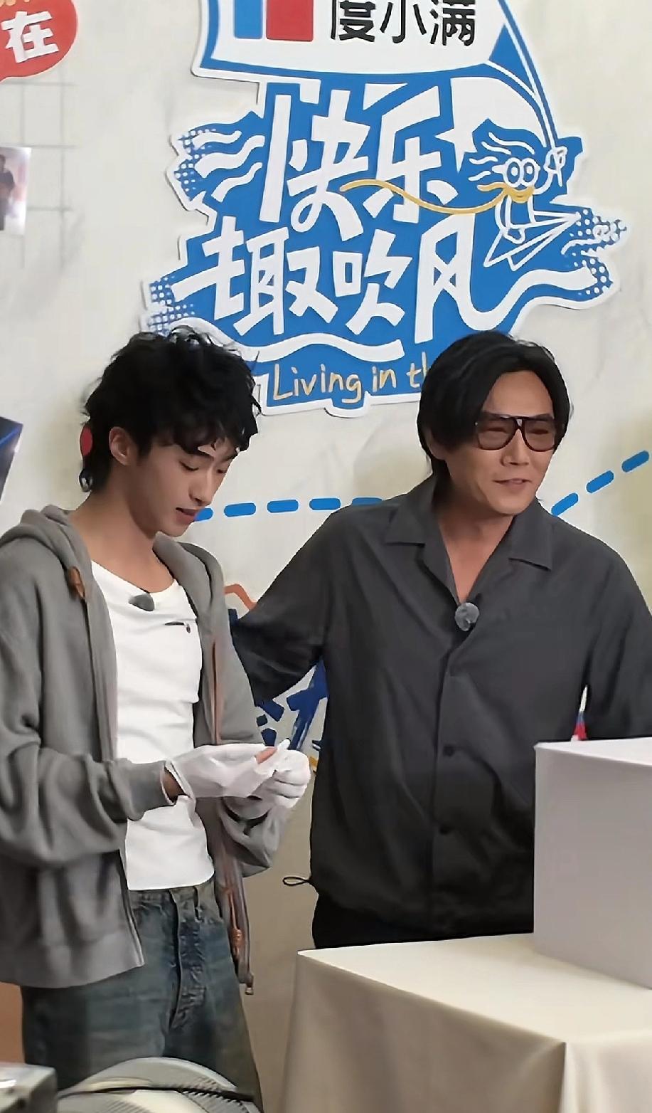 大家都以为恩利那些“出格”的女装照会让秦昊这个东北继父难堪，毕竟传统观念里这事儿