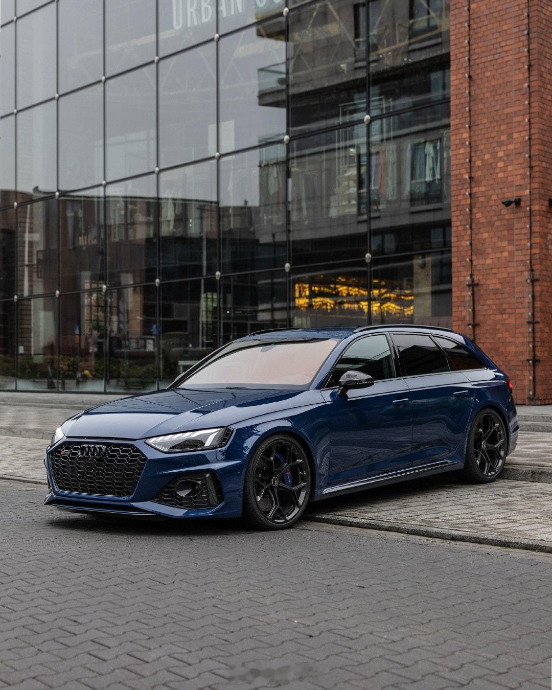 奥迪奥迪RS4Avant奥迪RS4Avant，拿出这个，就问你爱不爱