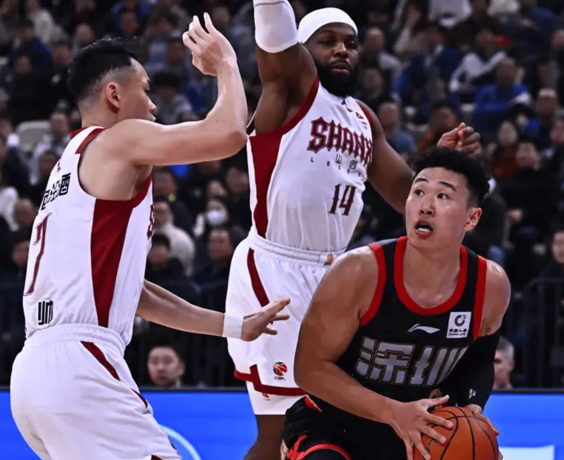 博主: 贺希宁发挥依旧高效稳定, 深圳球迷的花样依然丰富