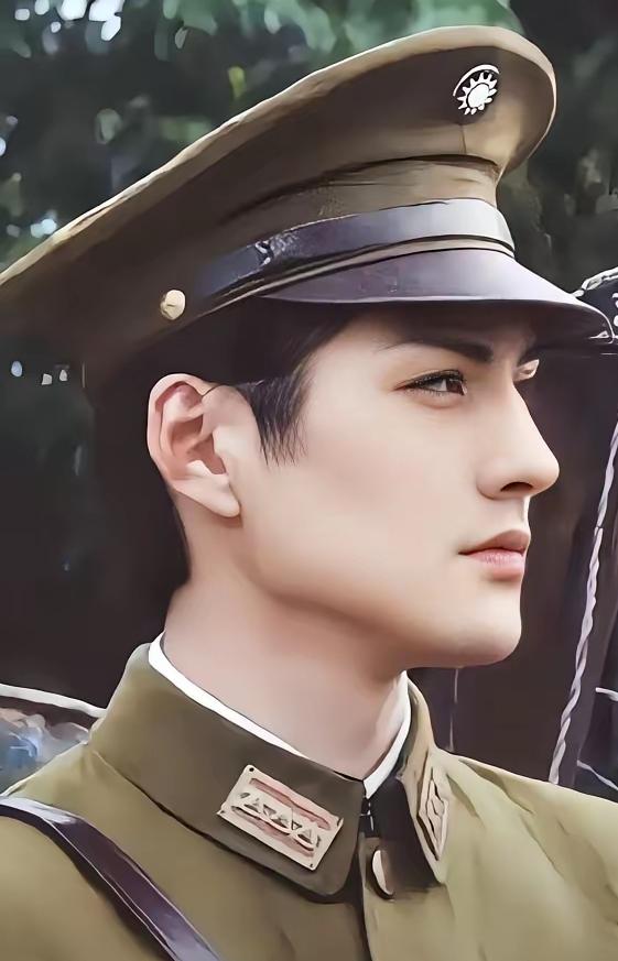 严屿宽和龚俊的侧颜对比，你认为哪个的侧颜能胜出呢？在没有看到龚俊的侧颜之前我一直