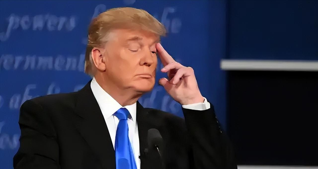 美国这回是真的兜不住了！特朗普支持率直线下降，连特勤局特工都能自己打穿自己的大腿