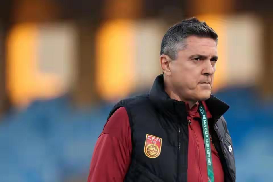 安东尼奥更适合接替邵佳一担任国足主帅的三大理由：一、成绩过硬安东尼奥用最普通