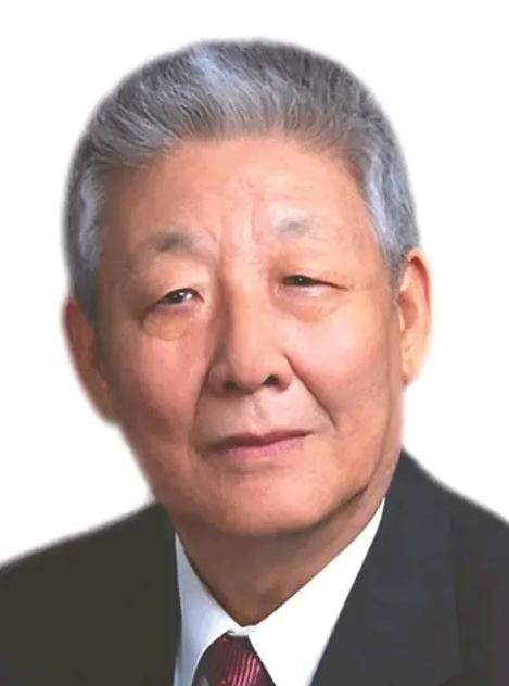 1920年，“东方红卫星”超重，孙家栋坚持拆掉毛主席像章，然而周总理却说道:“你