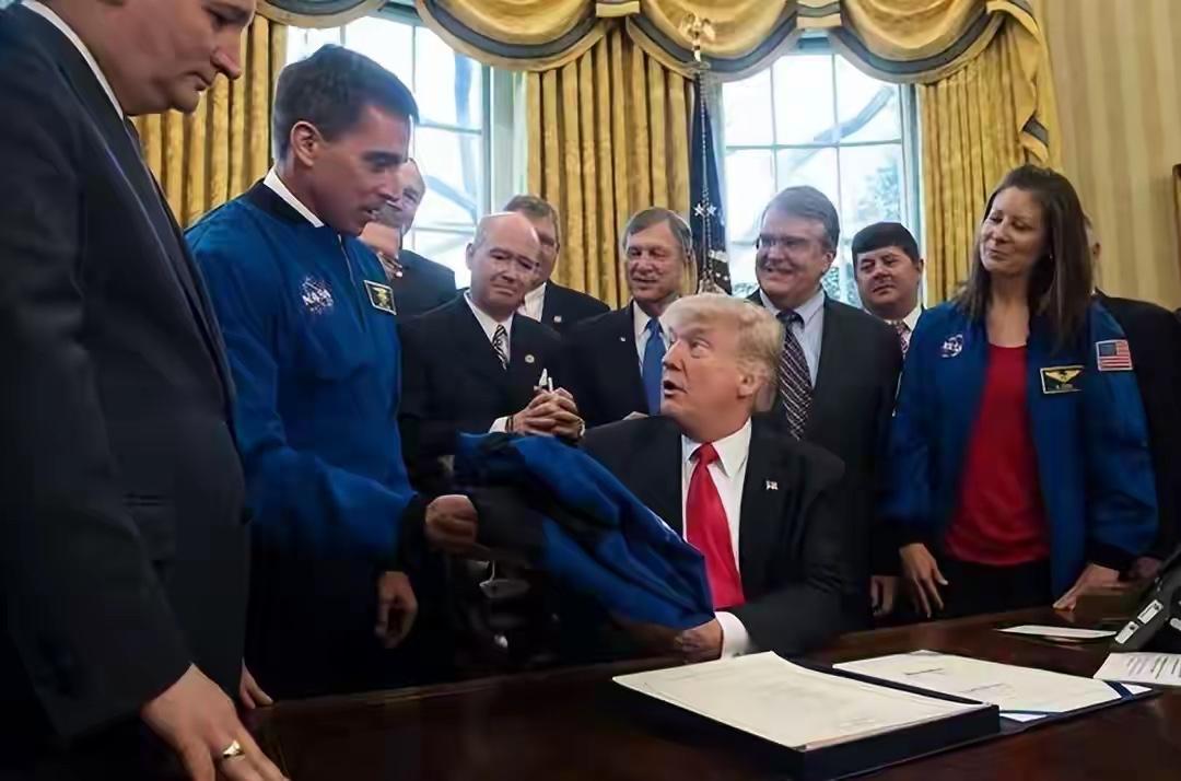 特朗普下终极指令！中美真正较量打响，美国锁定三大主战场特朗普第二任期刚发布《