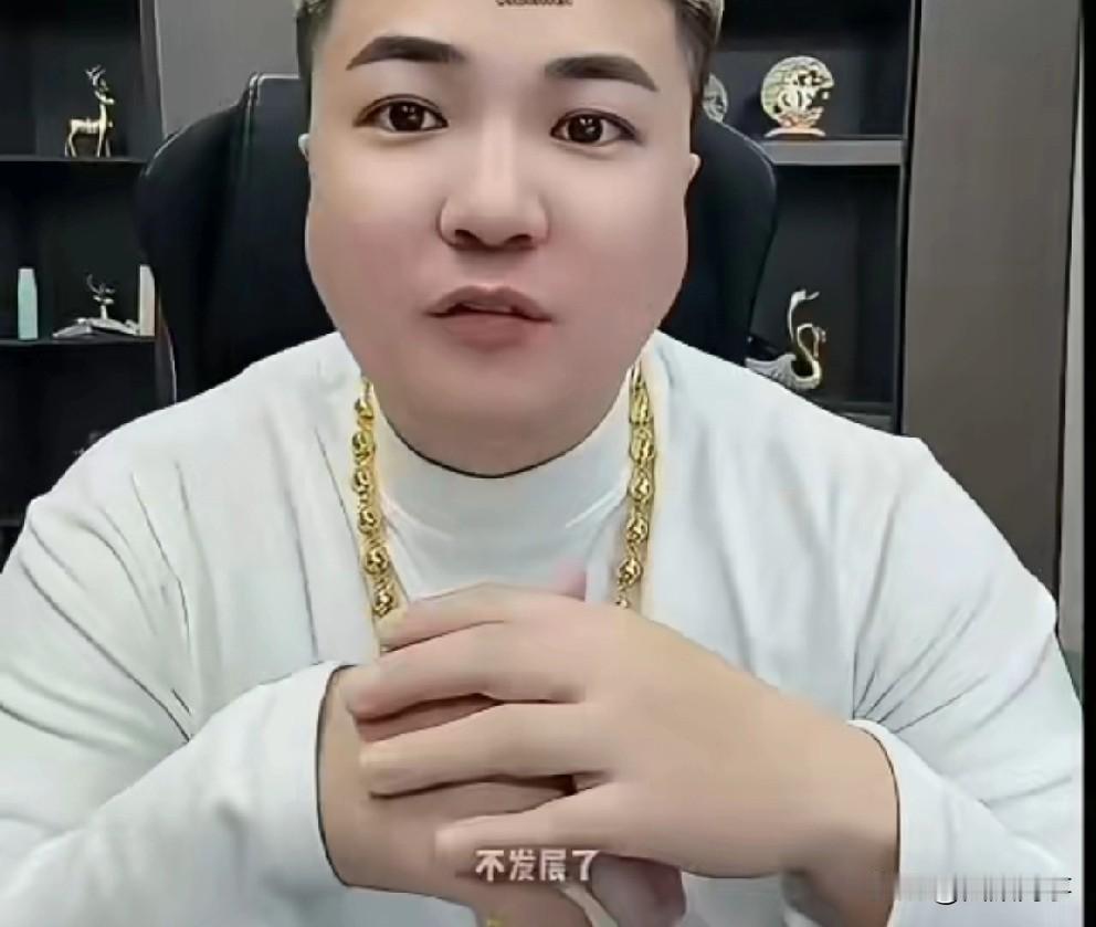 粉丝让阿宇分析老葛发展多久能超越辛巴？阿宇说互联网都