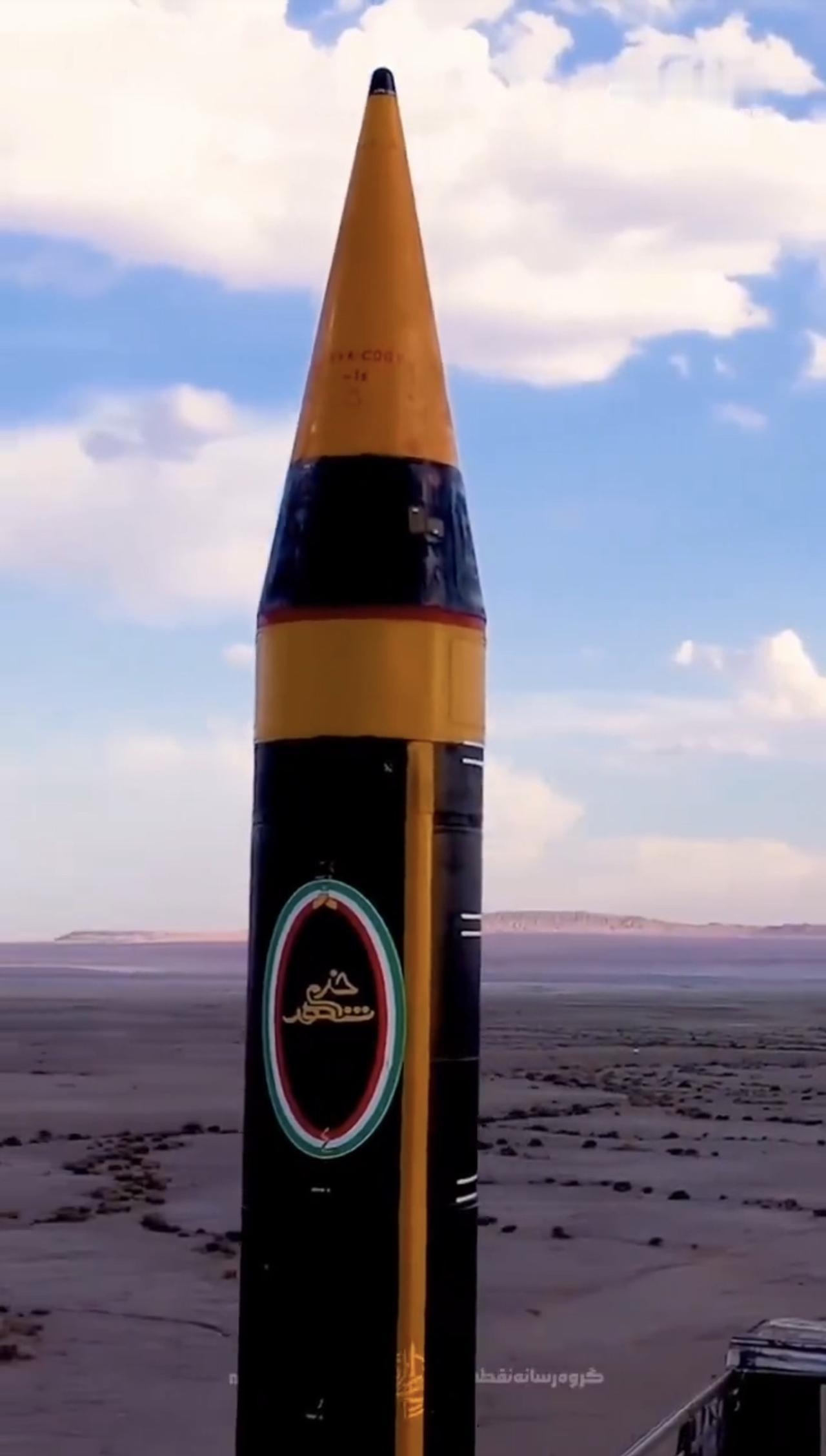 伊朗公布顶级导弹，提醒美国不要轻举妄动！美伊核谈判几乎就要谈崩，美国航母编队