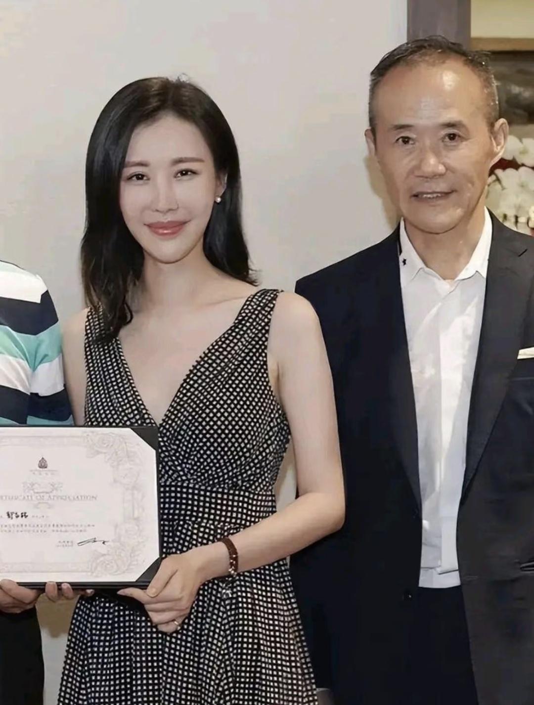 潮水退去见真章！田朴珺这回算是彻底“露馅”了，团队解散的消息一出，多少人等着