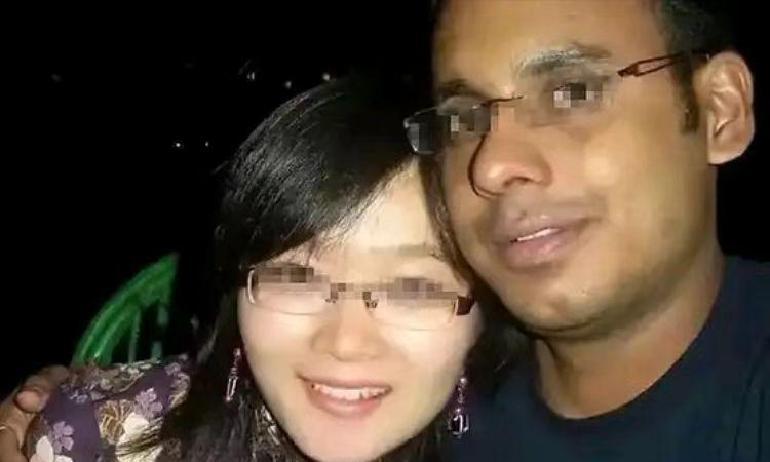 就在刚刚多家媒体突然报道了这起跨国汇款的案例，涉及一名在印度孟买摆摊多年的