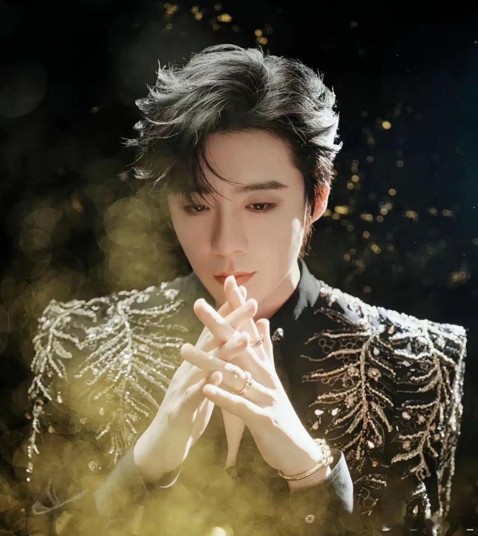 刘宇宁拍的这几部剧吸粉数都比女主多，剧粉可不管一番二番，谁演的好粉谁。为什么他三