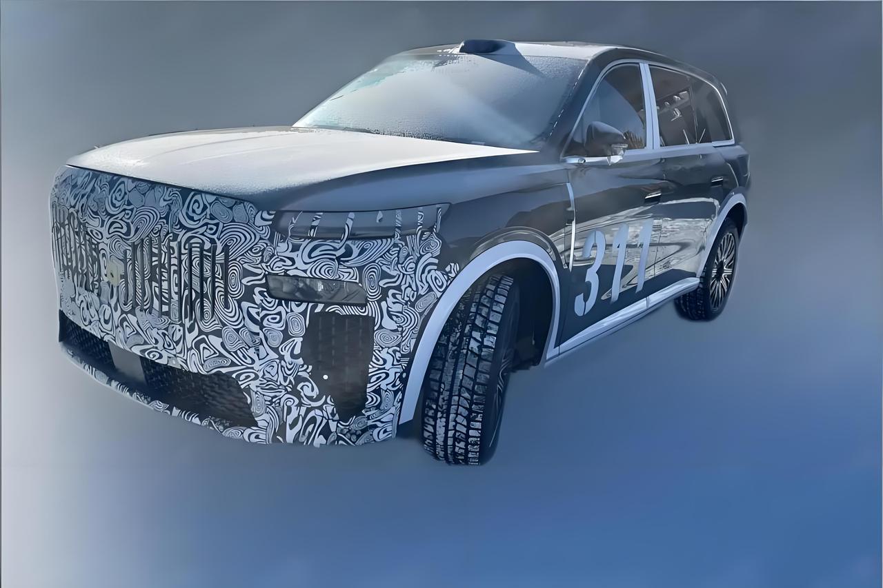 日前，我们从相关渠道获悉一组泰山X8内饰谍照。该车已在工信部申报，定位全新大5座