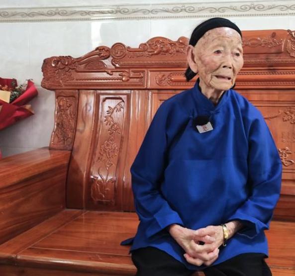 她结婚不到20天，丈夫就随红军长征，她等了将近90年，106岁仍在村口张望，一句